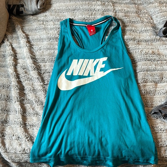 HUGE Women’s bundle Nike tank tops! - Picture 4 of 11